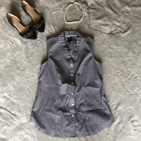 Talbots Tops - LIKE NEW Talbots gingham button-down tank